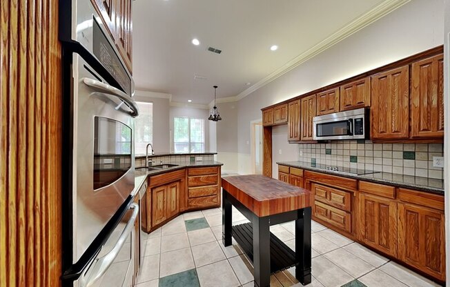 807 HEATHER LN