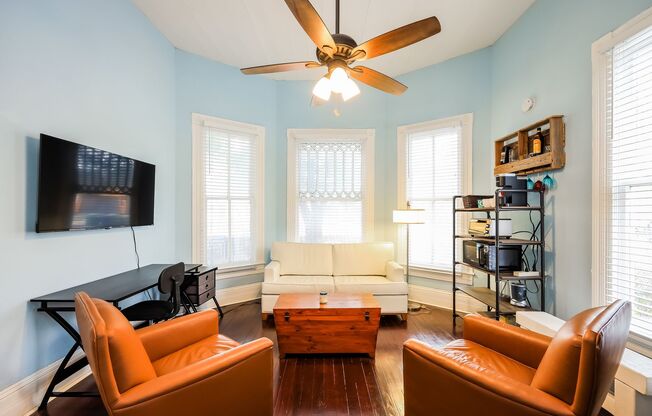 Charmer Close to Downtown!