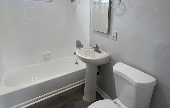 2 beds, 1 bath, $2,250, Unit 3