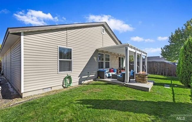 3 Bed (+ bonus room) 2 Bath Home in Meridian Avail 8/20/25