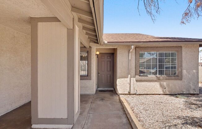 Henderson!!! 4 Bedrooms!! Single Story!! 2 car garage!! Big Back Yard!!! No HOA!! All Appliances!!