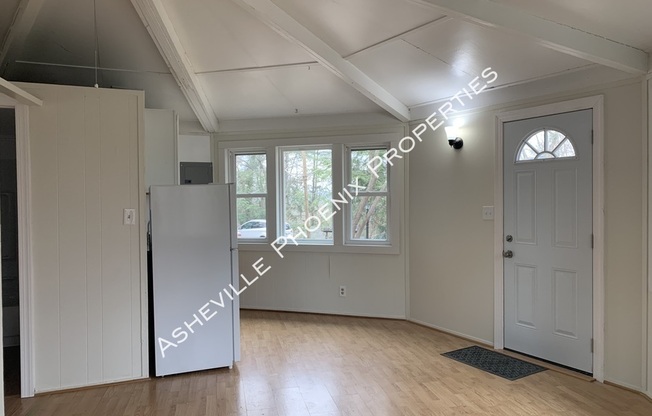 25 HOWLAND RD 