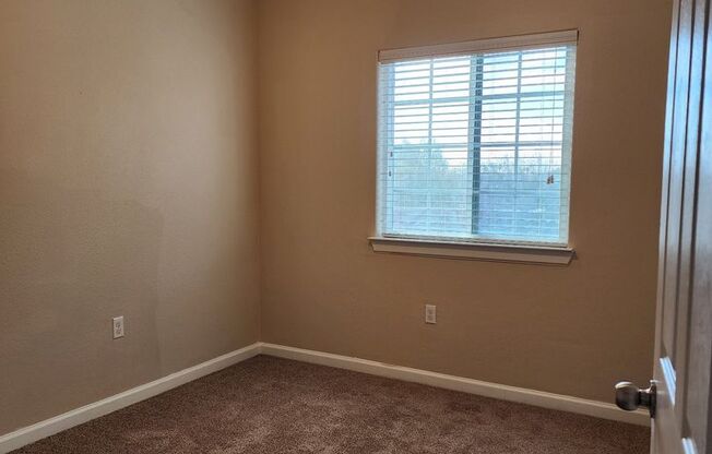 3 beds, 2 baths, 1,187 sqft, $1,520, Unit 4202