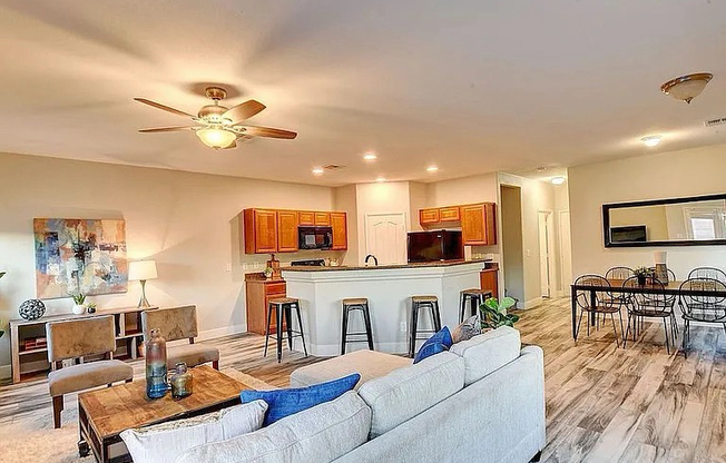 6661 N LOOKOUT LDG LN