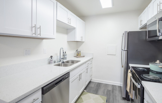 Knolls on Elm Apartments