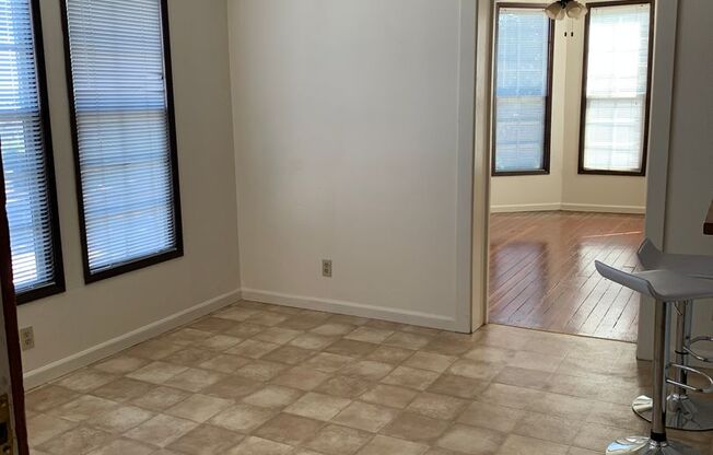 1 bed, 1 bath, $1,125, Unit 6