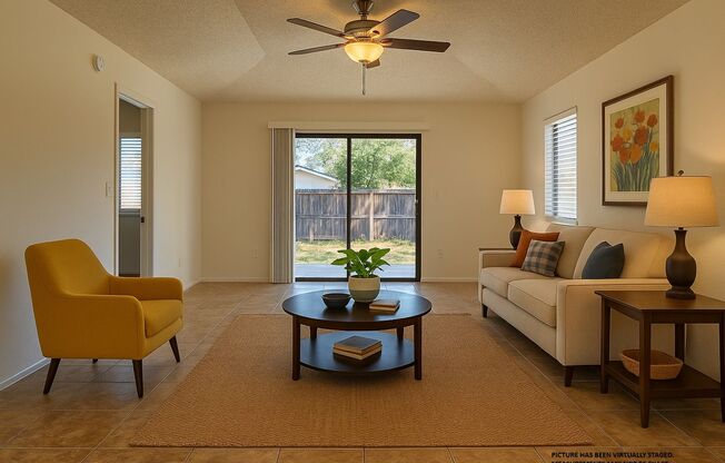 Single family home in Winter Park! 3/2 with garage! Available now!