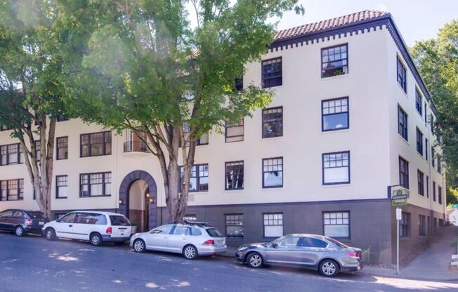 Studio, 1 bath, 305 sqft, $935, Unit 214