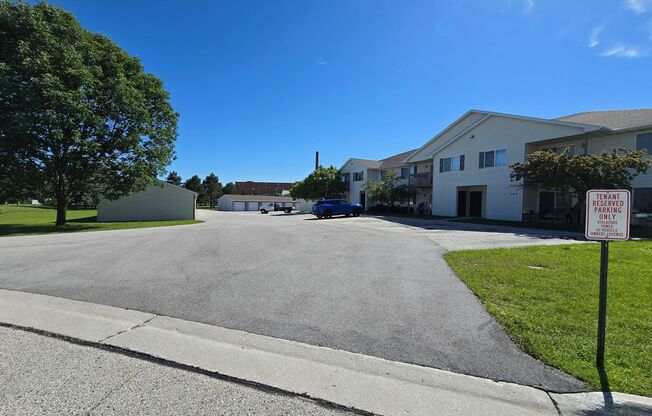 2 beds, 1 bath, 1,010 sqft, $1,269, Unit PL   7611