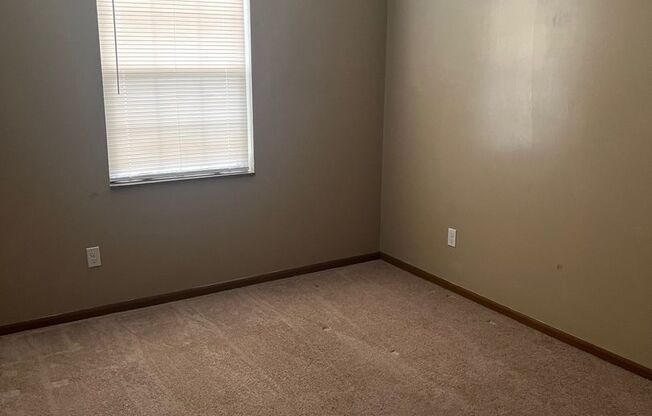 2 beds, 1 bath, 900 sqft, $1,050, Unit #1