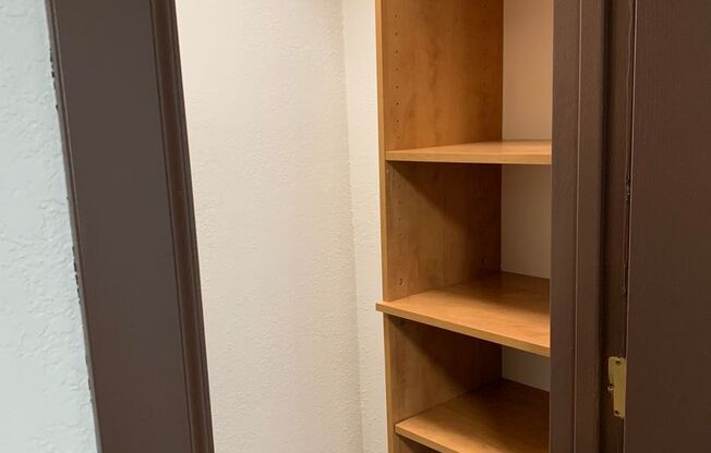 1 bed, 1 bath, 500 sqft, $1,095, Unit Exclusive Right to Lease - 1336 W 23rd Ave # 211