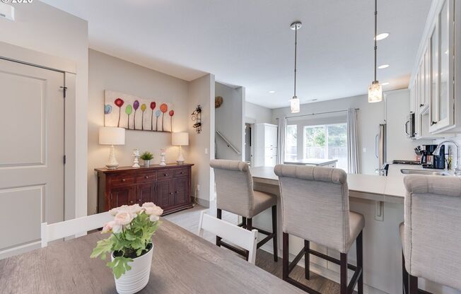 Incredible 2 Bed 1.5 Bath + Den  in N Portland near Peninsula Park! A/C and More!