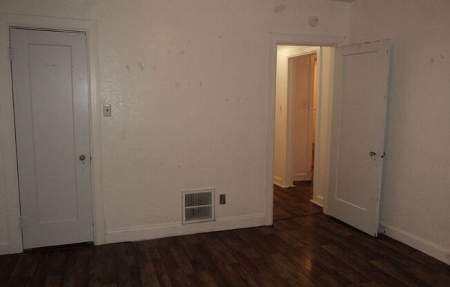 3 beds, 1 bath, $900