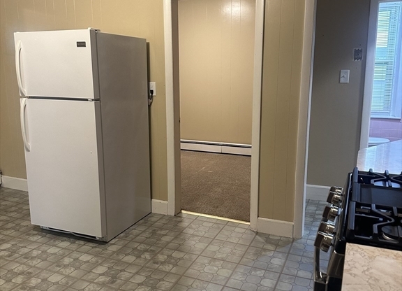 2 beds, 1 bath, 750 sqft, $2,600, Unit B