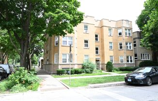 2421 West Ardmore Avenue