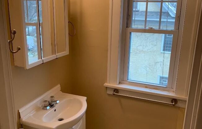 Studio, 1 bath, 500 sqft, $929, Unit 105