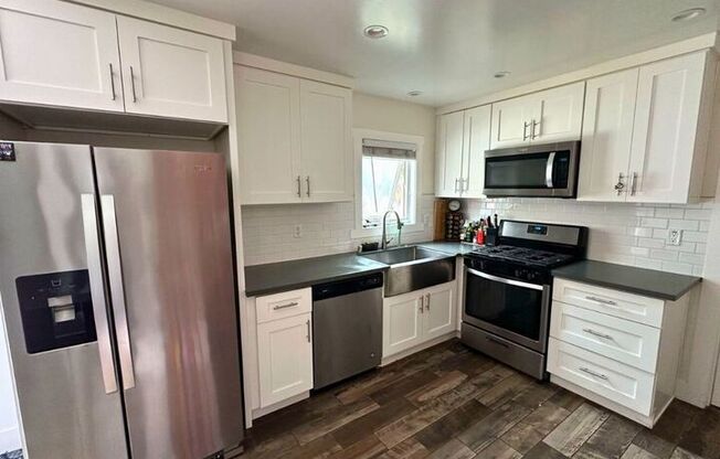 1460 W 28 ST