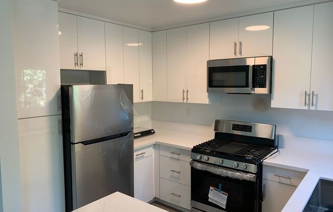 2 beds, 2 baths, $3,095, Unit 11