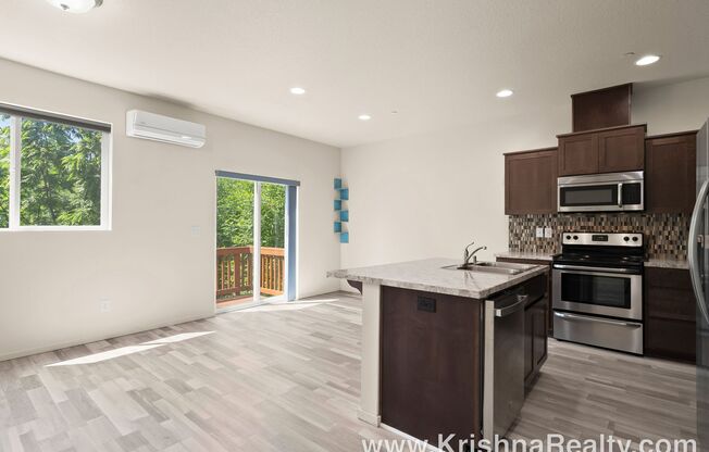 Eco‑Friendly & Modern Townhome in Hazel Dell North