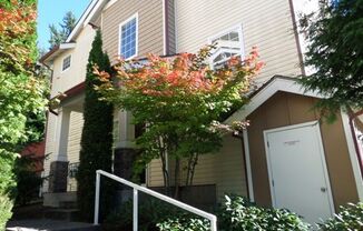 3 beds, 2.5 baths, $2,695, Unit # #F 1