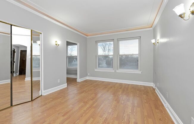 2324 W 111th