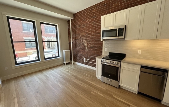 Studio, 1 bath, 400 sqft, $2,500, Unit 110