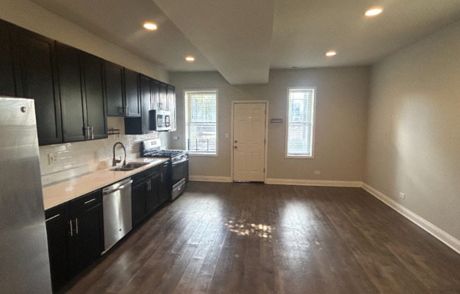 4512 14 S CALUMET CMN