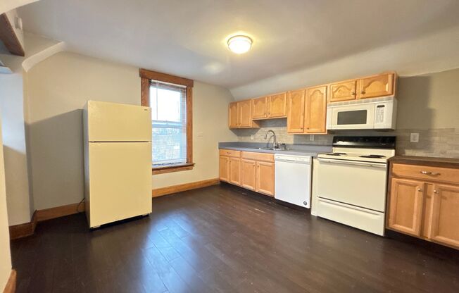 1 bed, 1 bath, 700 sqft, $700, Unit Unit B