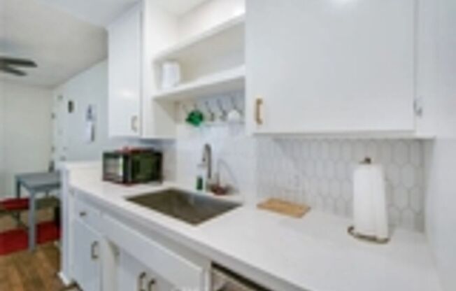 SIGN LEASE BY 2/1/26 RECEIVE 1 MONTH FREE ON 12 MONTH LEASE!