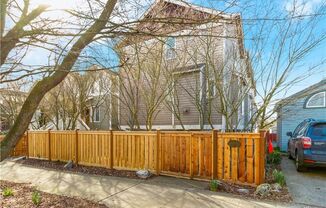Beautiful 3 Bed 2.5 Bath Townhome in Roosevelt, Seattle