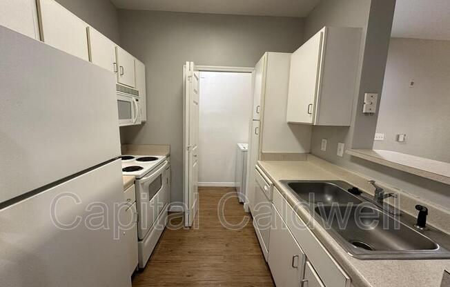2010 E PALM AVE