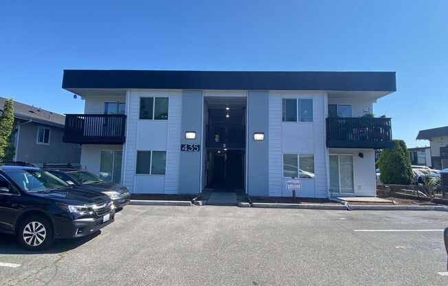 Centrally Located Ground floor Remodeled 1 bedroom in Burien! Easy to book self tour!