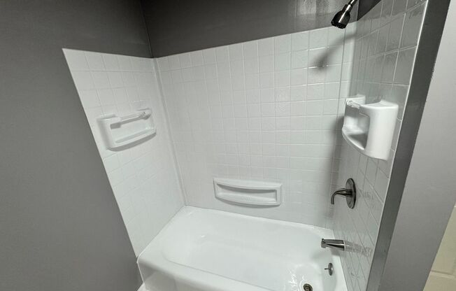 2 beds, 1 bath, 765 sqft, $1,925, Unit Unit 06