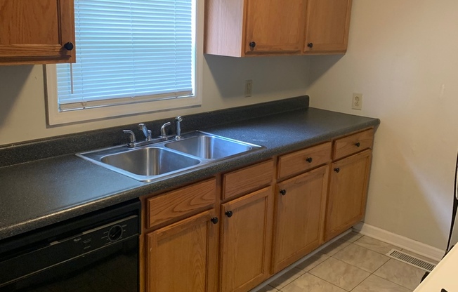 2 beds, 1 bath, $1,425