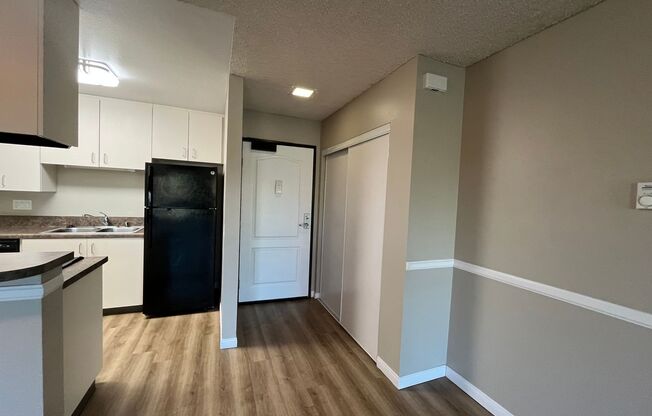 2 beds, 1 bath, 980 sqft, $2,400, Unit 055