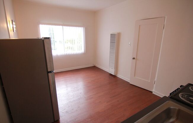 Studio, 1 bath, 400 sqft, $1,595, Unit 105