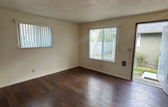 1 bed, 1 bath, 510 sqft, $1,125, Unit 3819 24th Pl NE