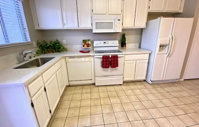 Great Chinatown Location. Move In Ready- townhome features 2 Beds and 1.5 Bath.