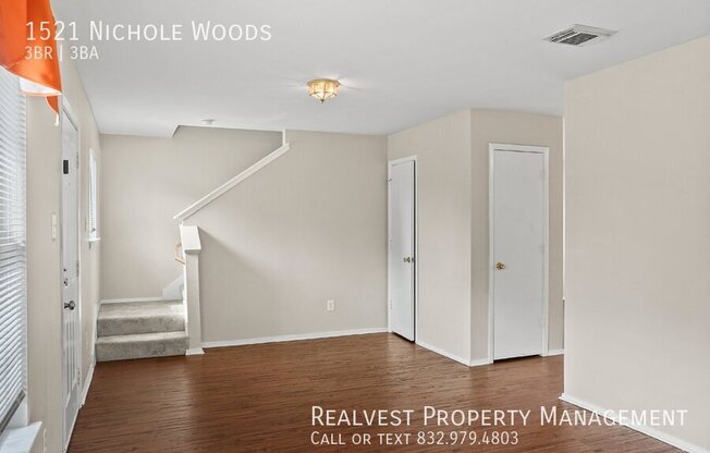 1521 NICHOLE WOODS