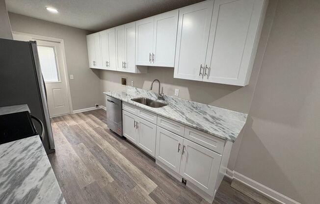 3/2 Condo - Fully Renovated and Near Downtown!