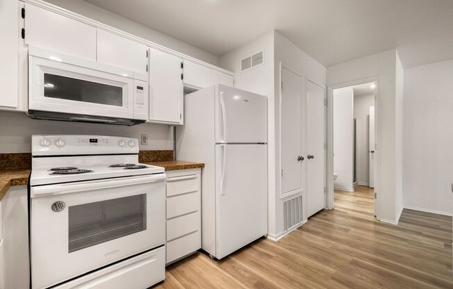 2 beds, 2 baths, 867 sqft, $1,695, Unit 142