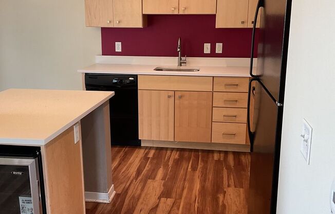 3 beds, 1 bath, 985 sqft, $2,310, Unit 601