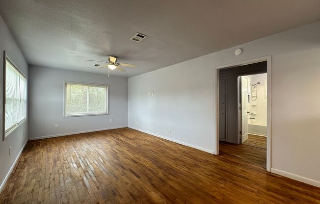 Charming 3 Bedroom / 2 Bathroom (1176 sf)