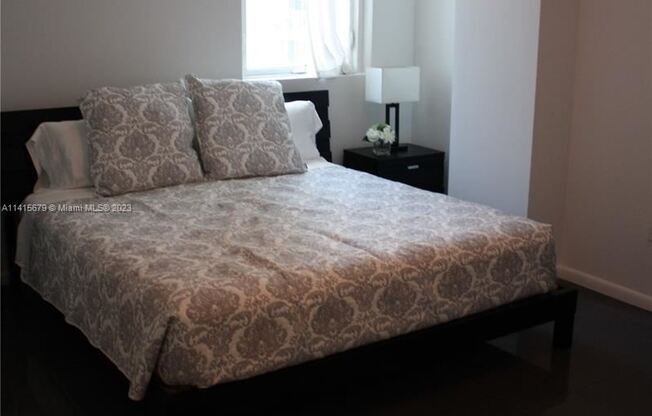 253 NE 2nd St Apt 1601S