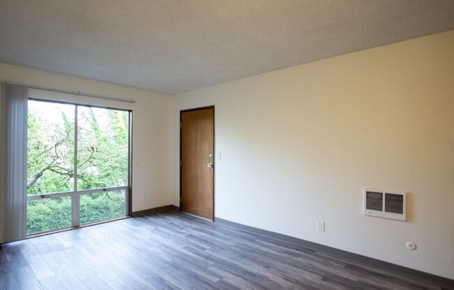 One Bedroom Apartment Home Near OHSU Ready Now!