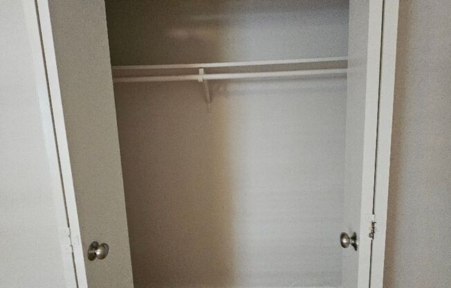 1 bed, 1 bath, 700 sqft, $1,054, Unit ELP2202-146