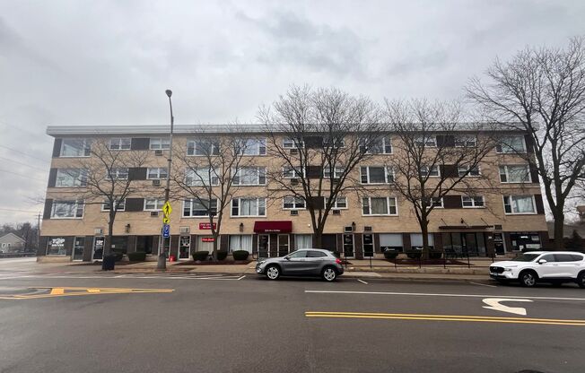 1 bed, 1 bath, 550 sqft, $1,650, Unit 28 R