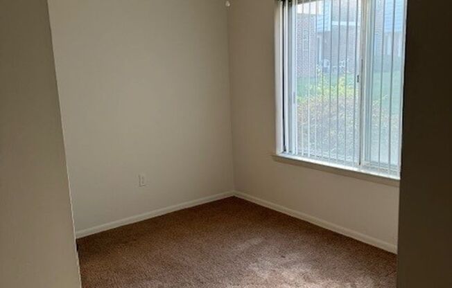 1 bed, 1 bath, 715 sqft, $1,600, Unit 00 - A- 4