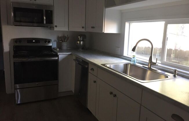 CHARMING 3 BED/2 BATH HOME IN OLD TOWN