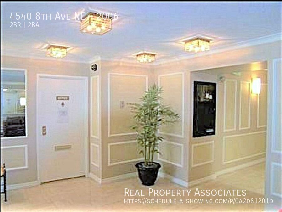 4540 8th Ave NE